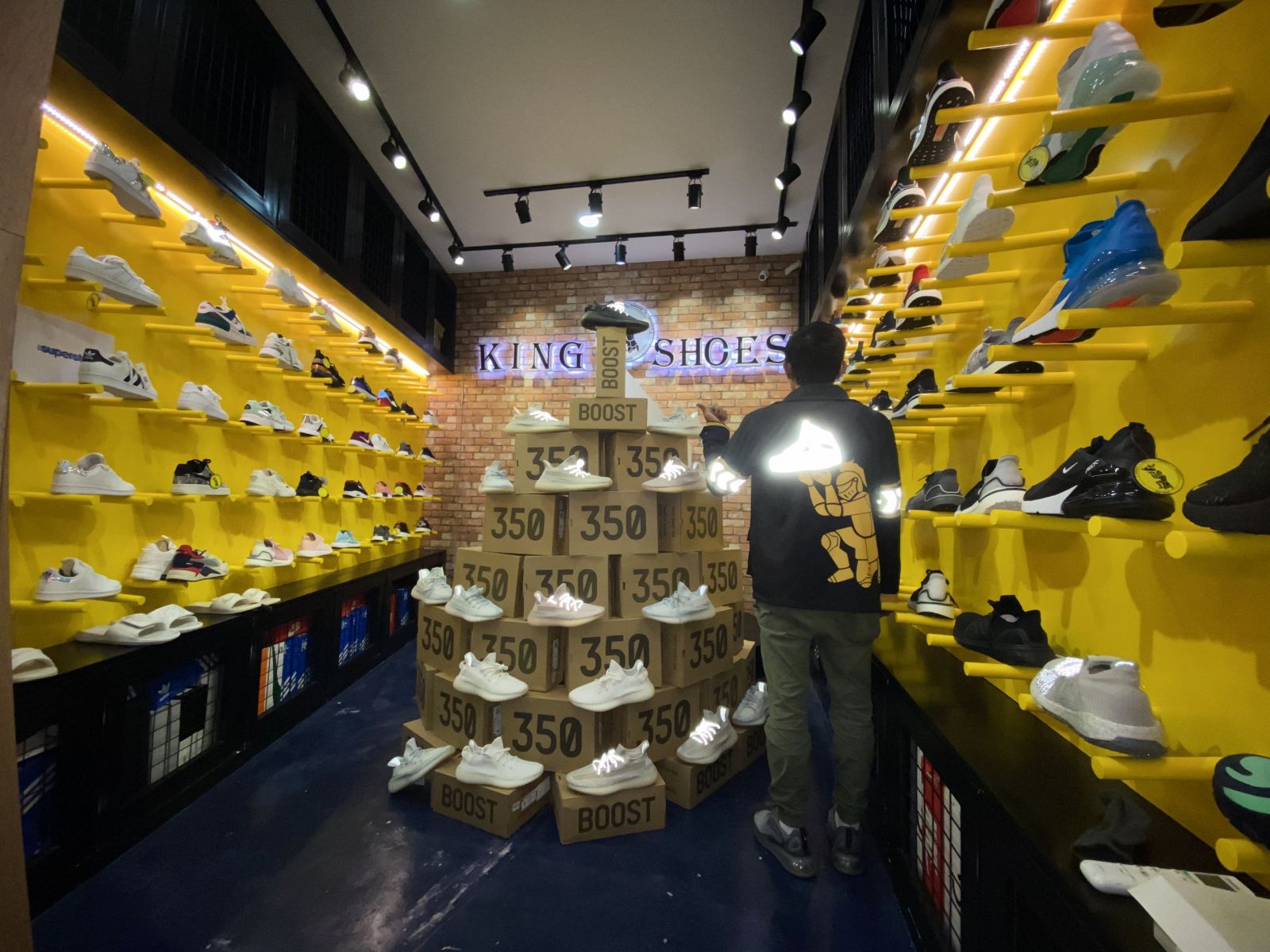 Cửa hàng bán giày sneaker chính hãng tại hcm - king shoes giới thiệu