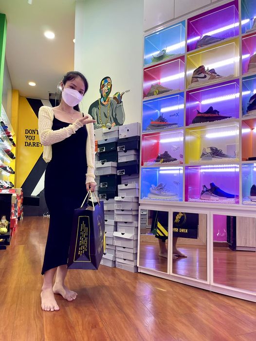 Giày chạy bộ nam sneaker chính hãng adidas gần đây đến King Shoes