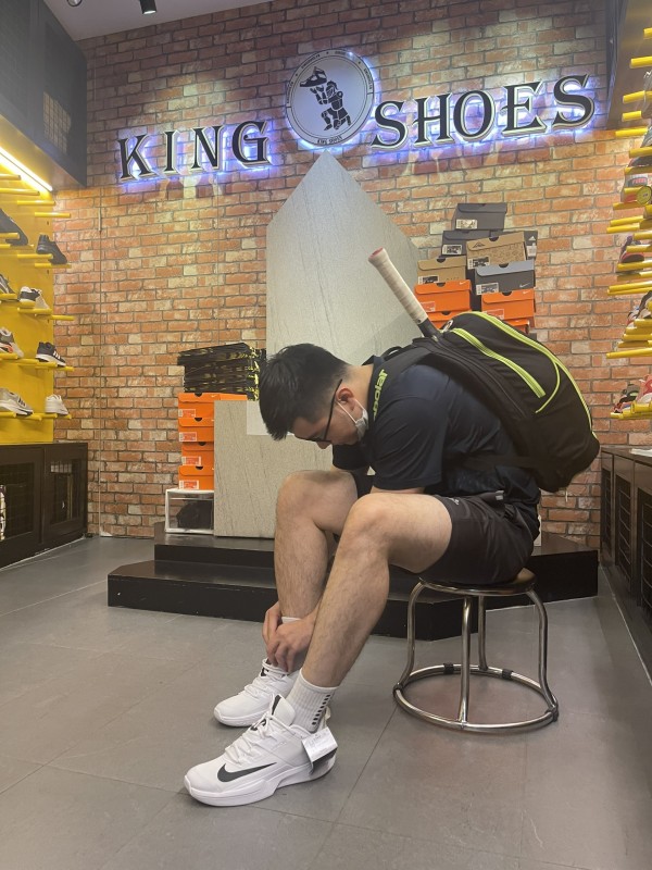 Top 10 shop giày thể thao sneaker nam uy tín nhất gần Quận 4 tpHCM