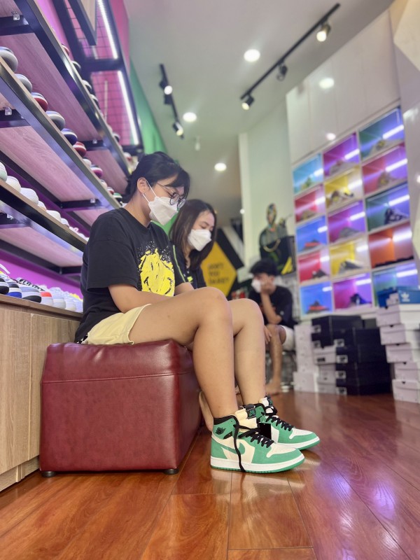 Top 10 shop giày thể thao sneaker nam uy tín nhất gần Tân Phú tpHCM