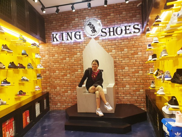 Top 10 shop giày thể thao sneaker nam uy tín nhất gần Long An