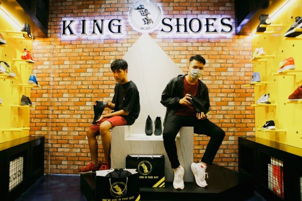 Top 10 shop giày thời trang nam thương hiệu giá cực sốc gần Quận Bình Tân đến King Shoes