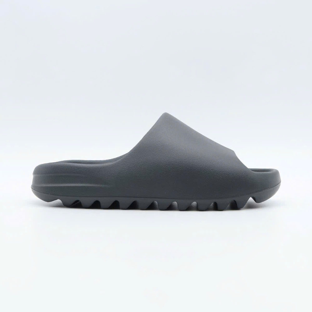 YEEZY SLIDE DARK ONYX