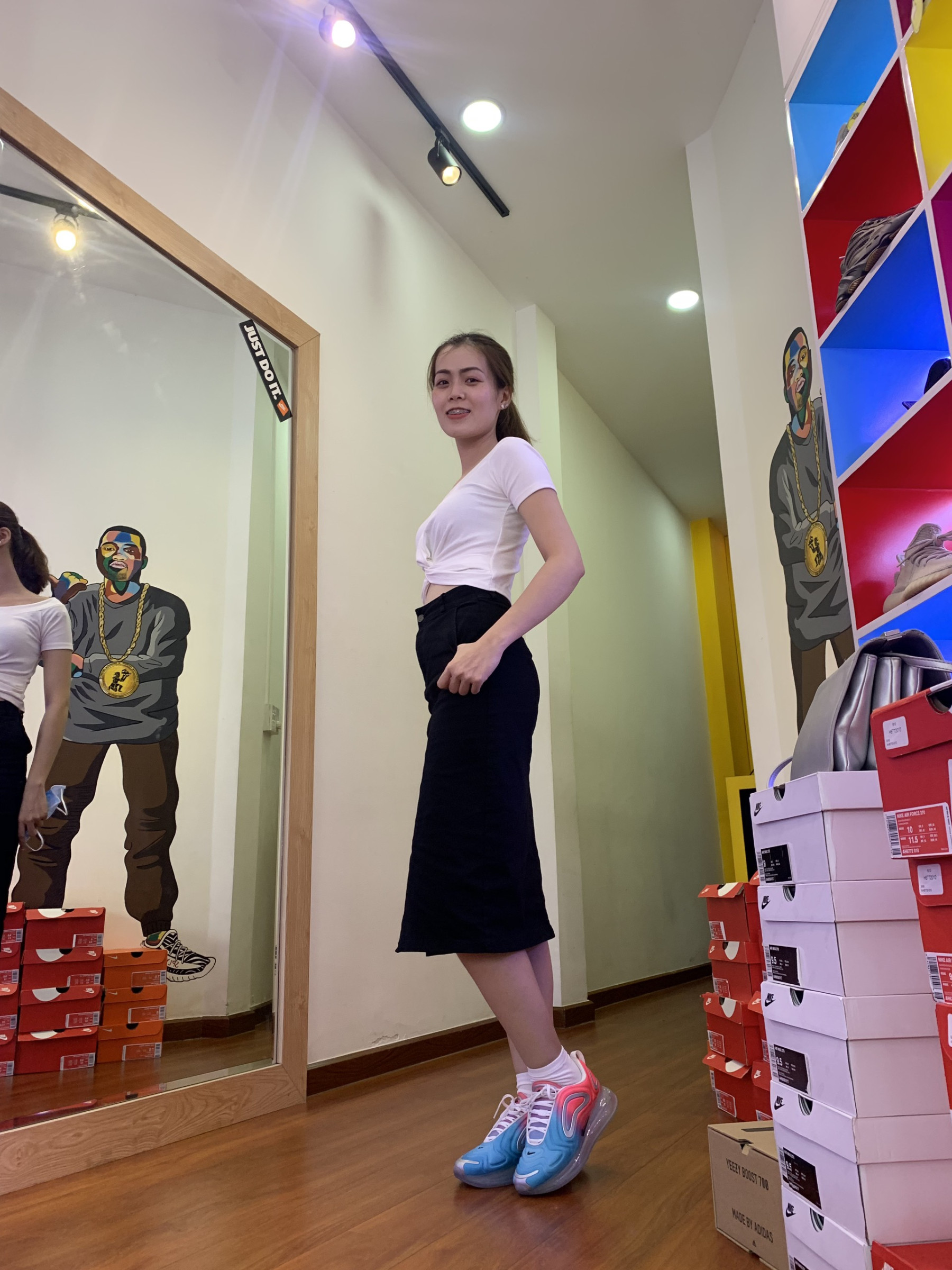 top-sneaker-giay-chay-bo-2025-xu-huong-hot-trend-doc-la-den-king-shoes