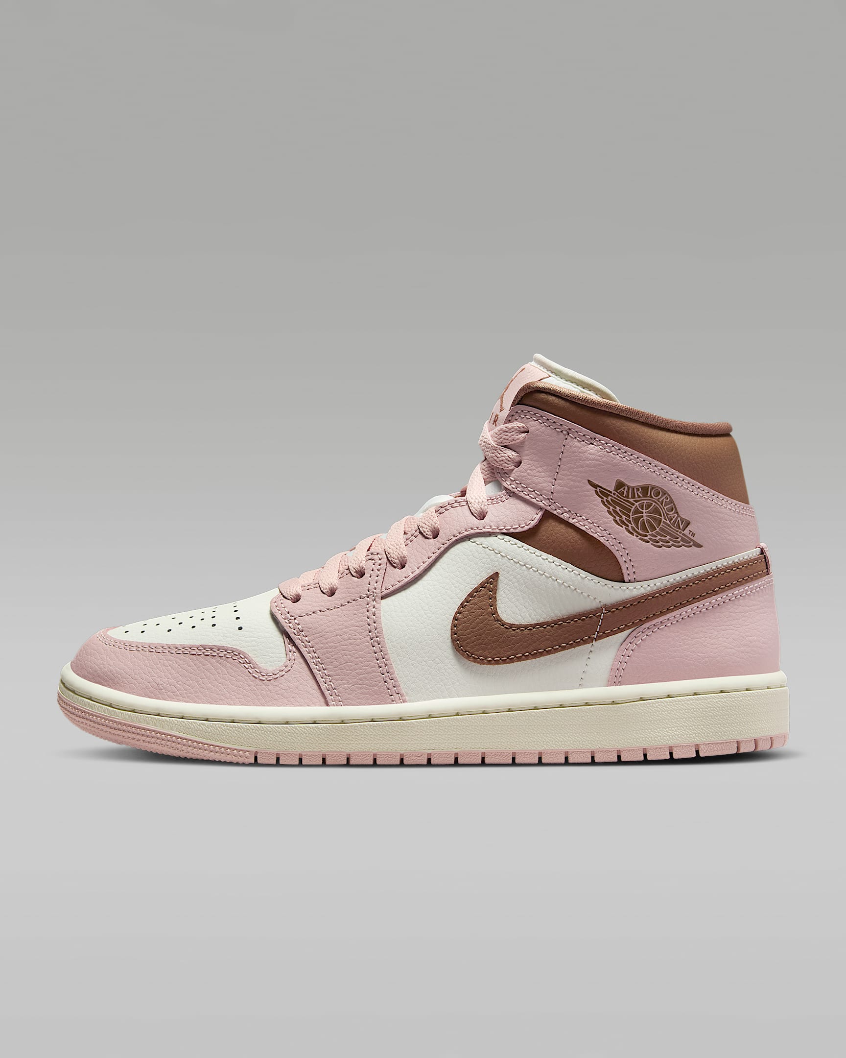 top-10-shop-giay-sneaker-khanh-hoa-uy-tin-hang-hieu-2025