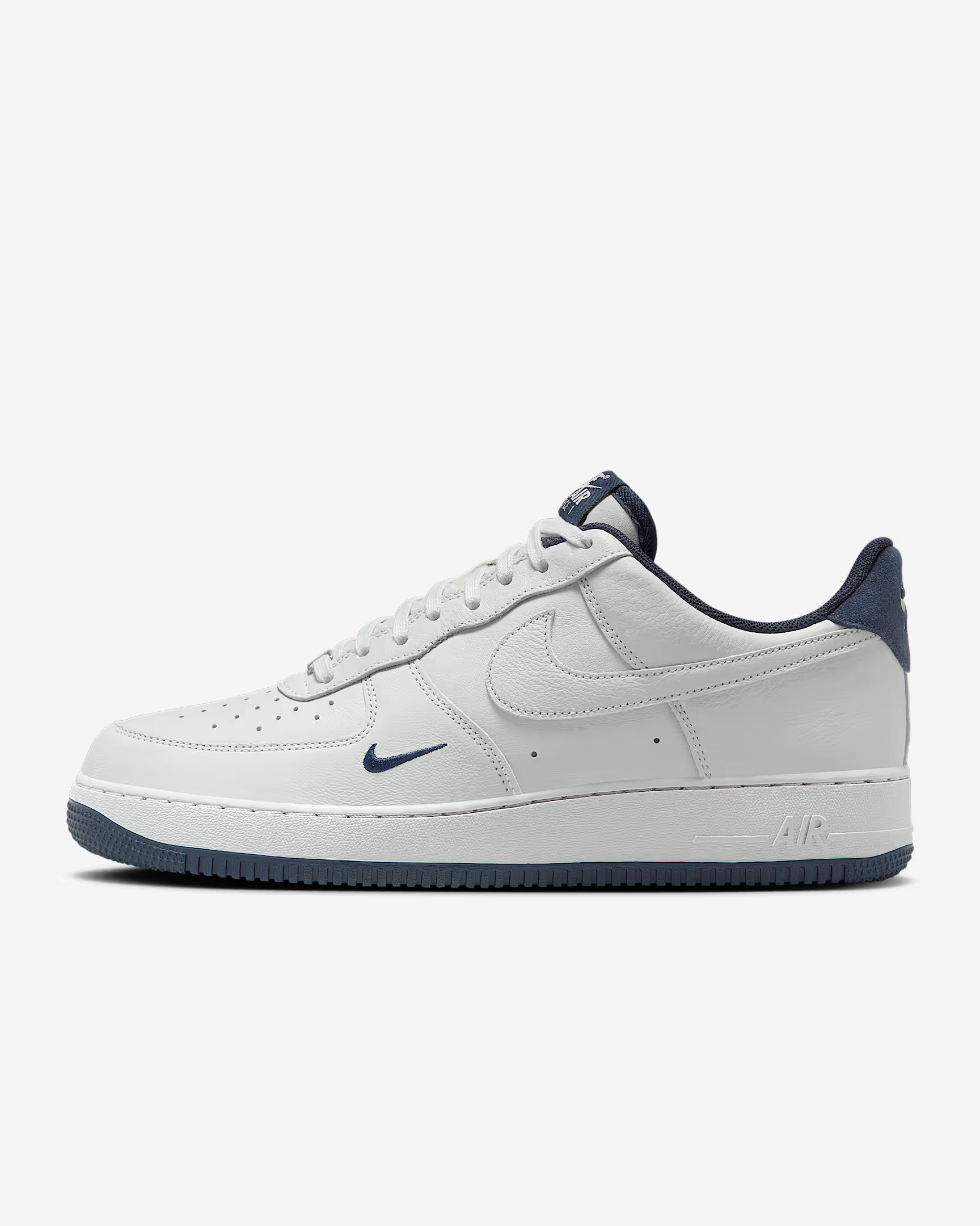 giay-air-force-1-chinh-hang-o-hoc-mon-nike-air-force-1-hoc-mon-store
