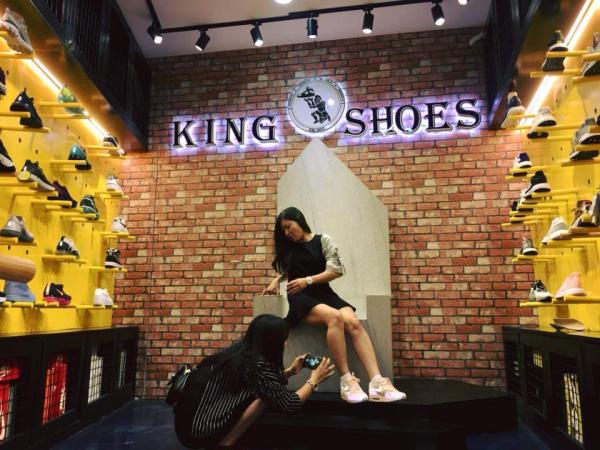 Adidas Store - Shop bán giày adidas thể thao giá tốt tại Quận 4