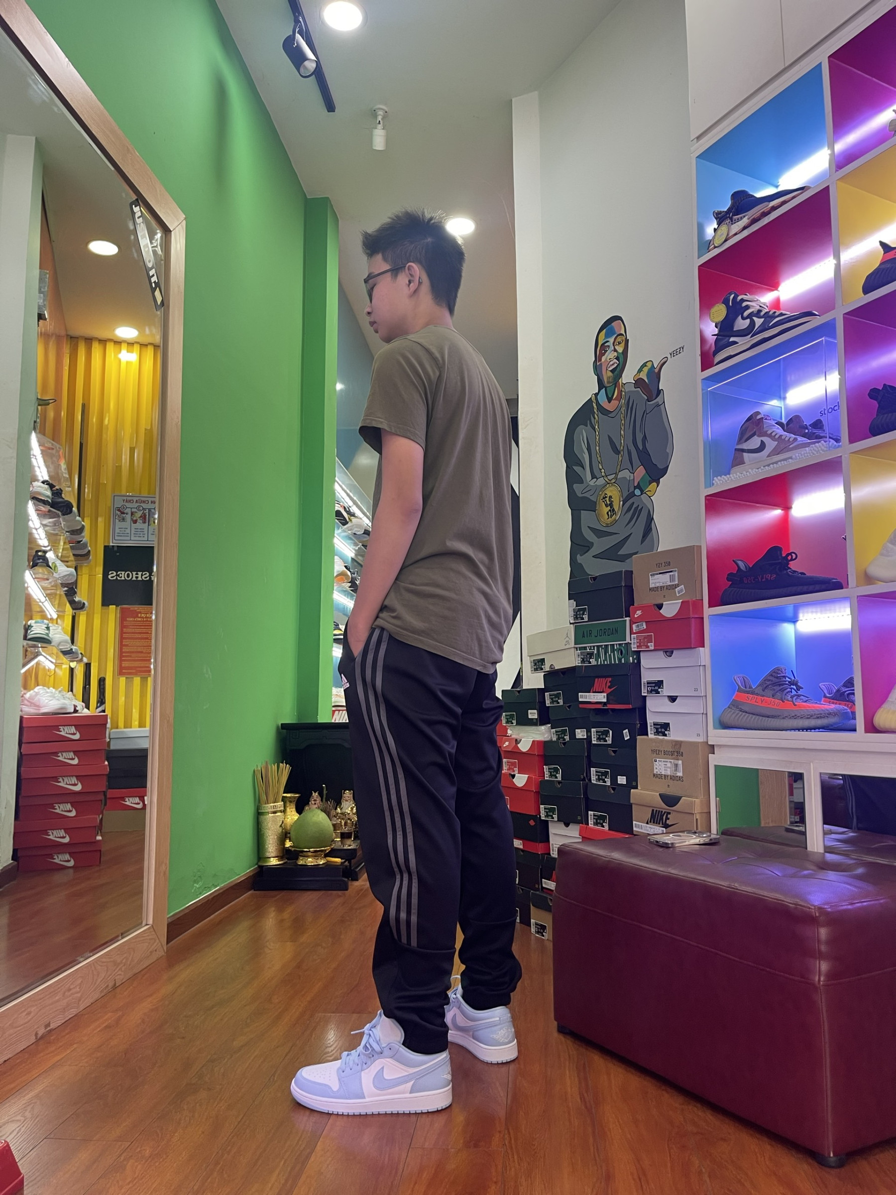 Dĩ An shop giày chạy bộ adidas/ nike chính hãng ở đâu? đến KING SHOES