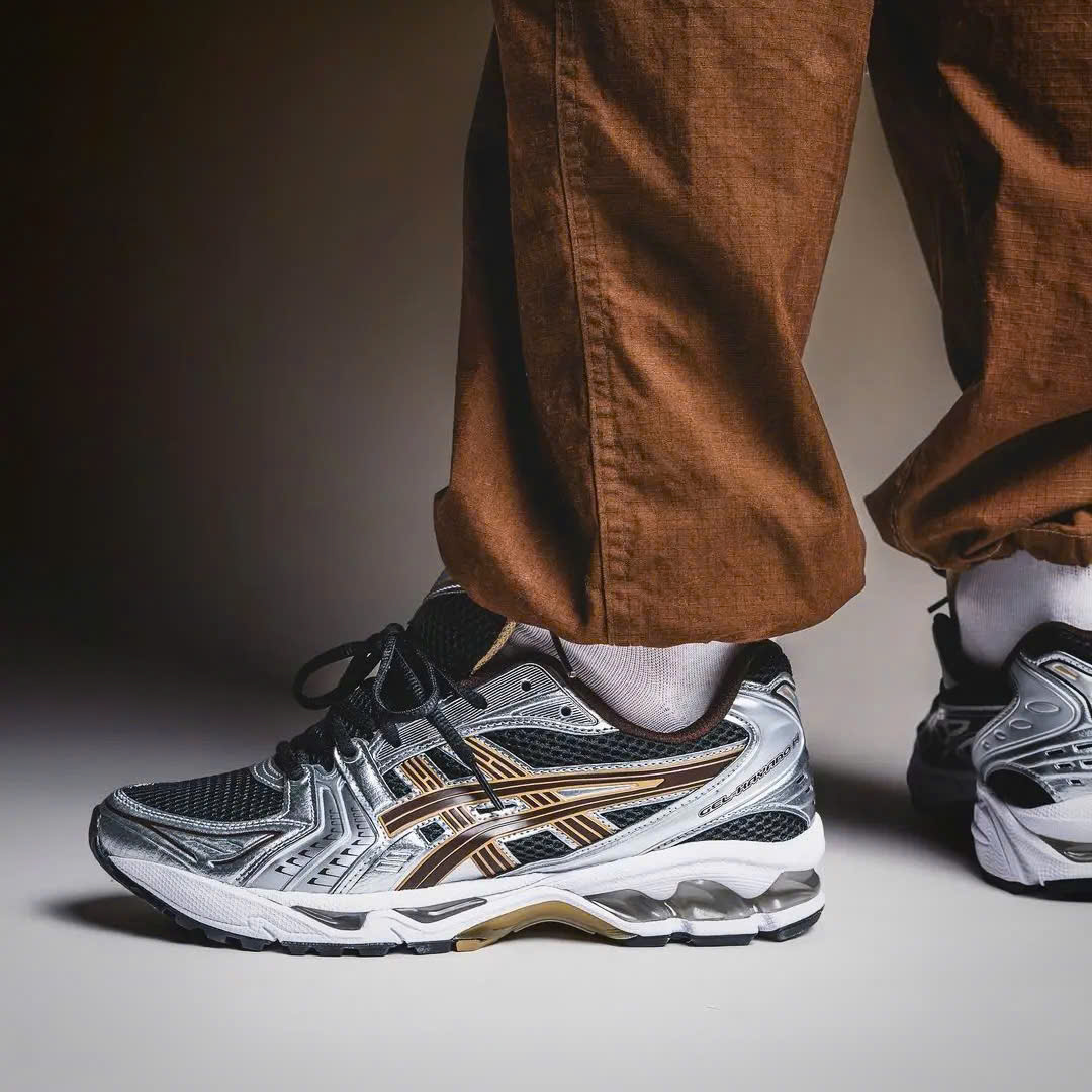 giay-sneaker-nam-gia-tot-nhat-thang-10-2024-den-king-shoes