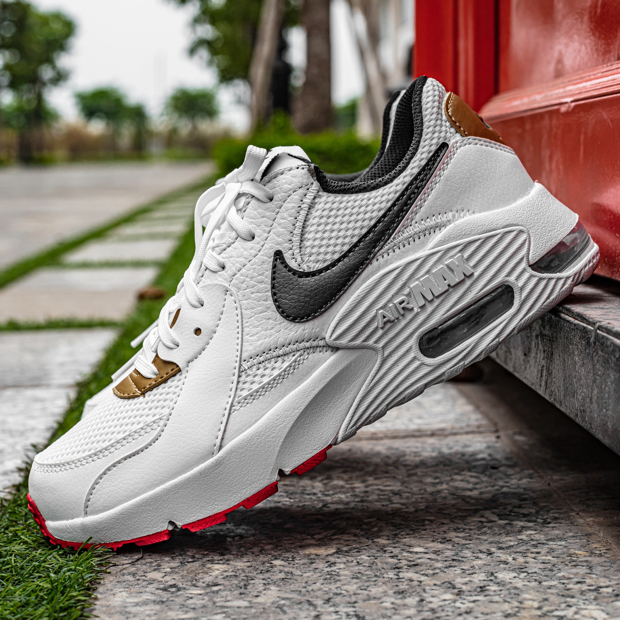 quan-9-mua-giay-di-choi-chay-bo-sneaker-chinh-hang-gia-tot-o-dau