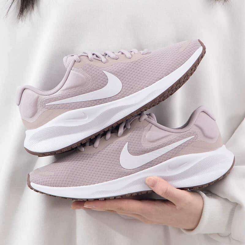 quan-thu-duc-mua-giay-di-choi-chay-bo-sneaker-chinh-hang-gia-tot-o-dau