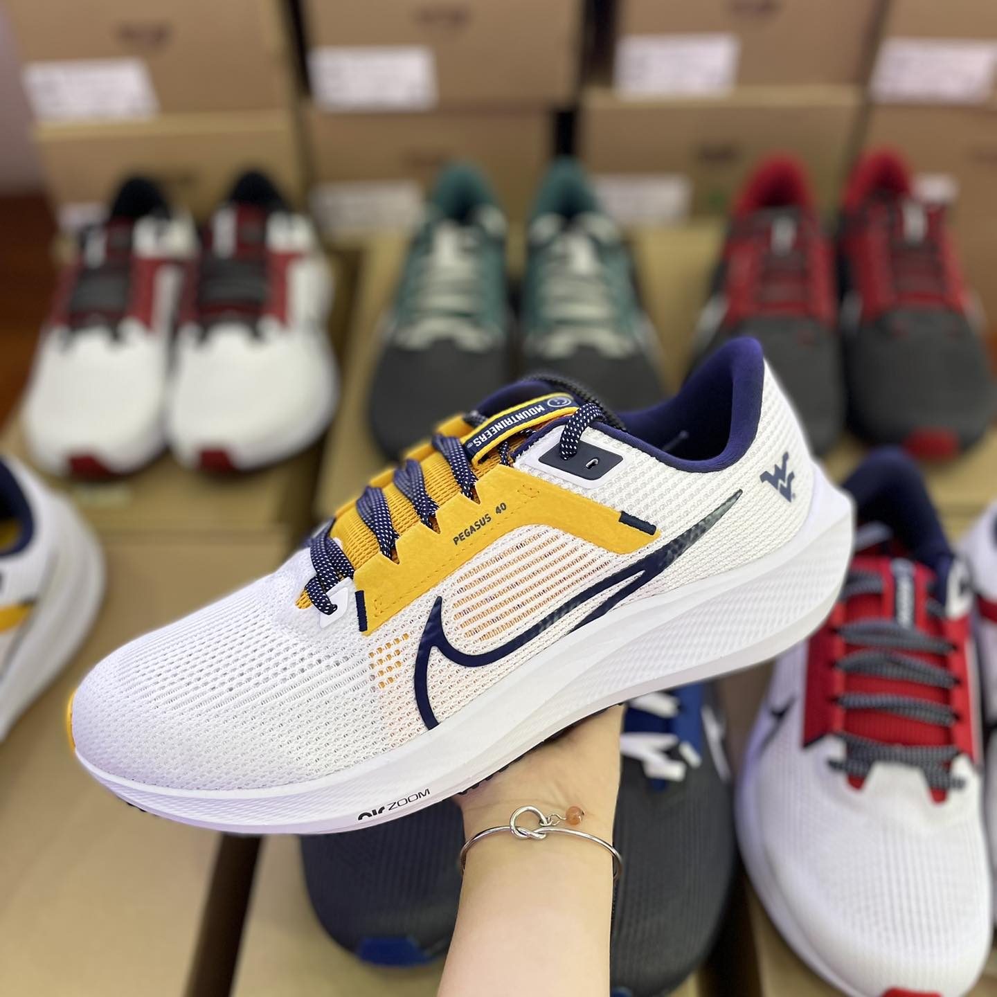 quang-ninh-mua-giay-di-choi-chay-bo-sneaker-chinh-hang-gia-tot-o-dau