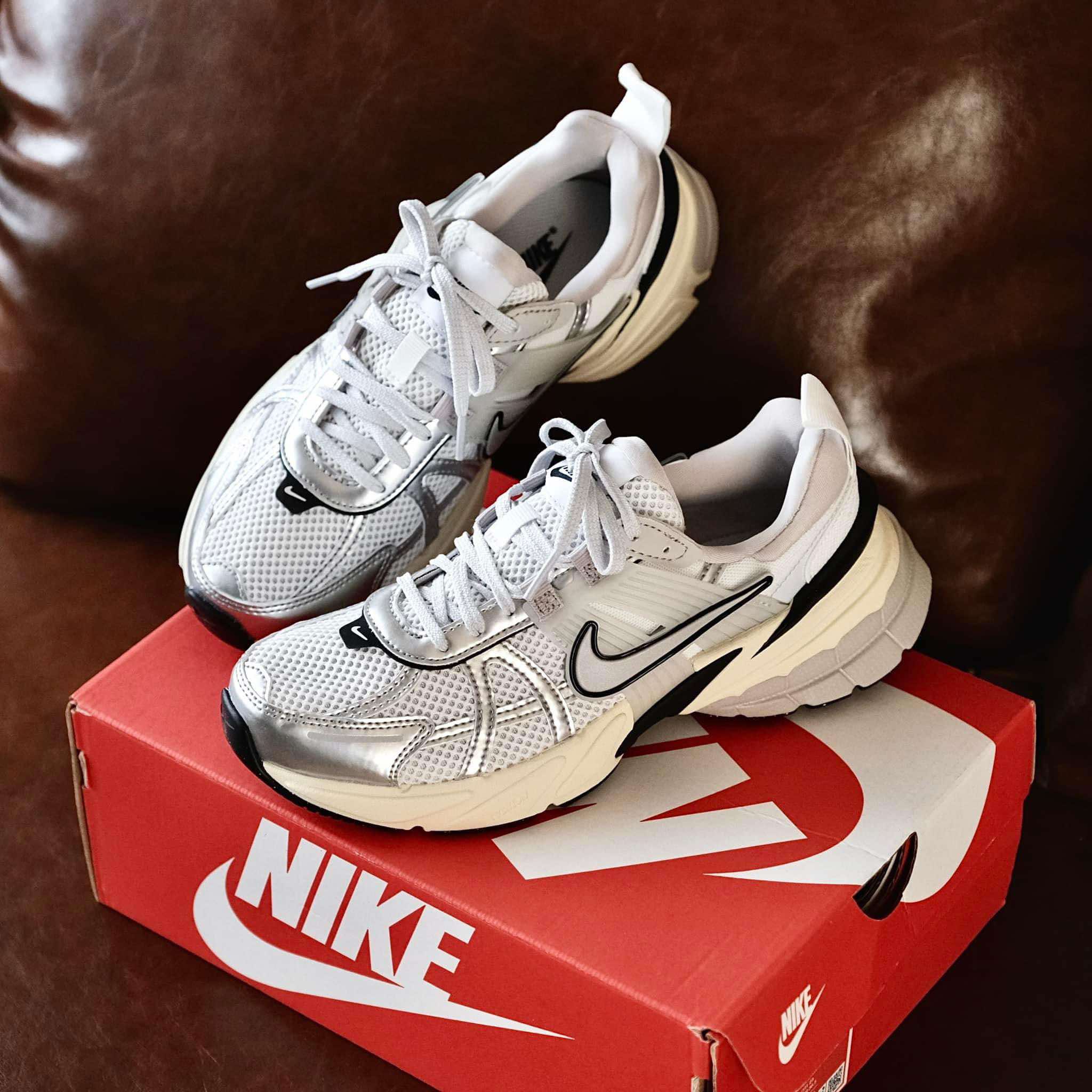 mua-giay-the-thao-chay-bo-gia-tot-thang-11-2024-den-king-shoes