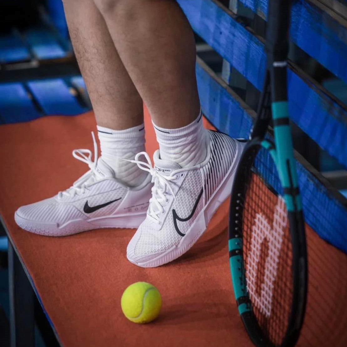 quan-4-cua-hang-giay-sneaker-chinh-hang-uy-tin-tai-hcm