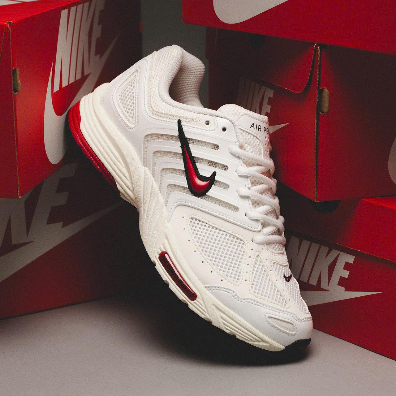 top-3-cua-hang-giay-sneaker-hang-hieu-chinh-hang-uy-tin-quan-4