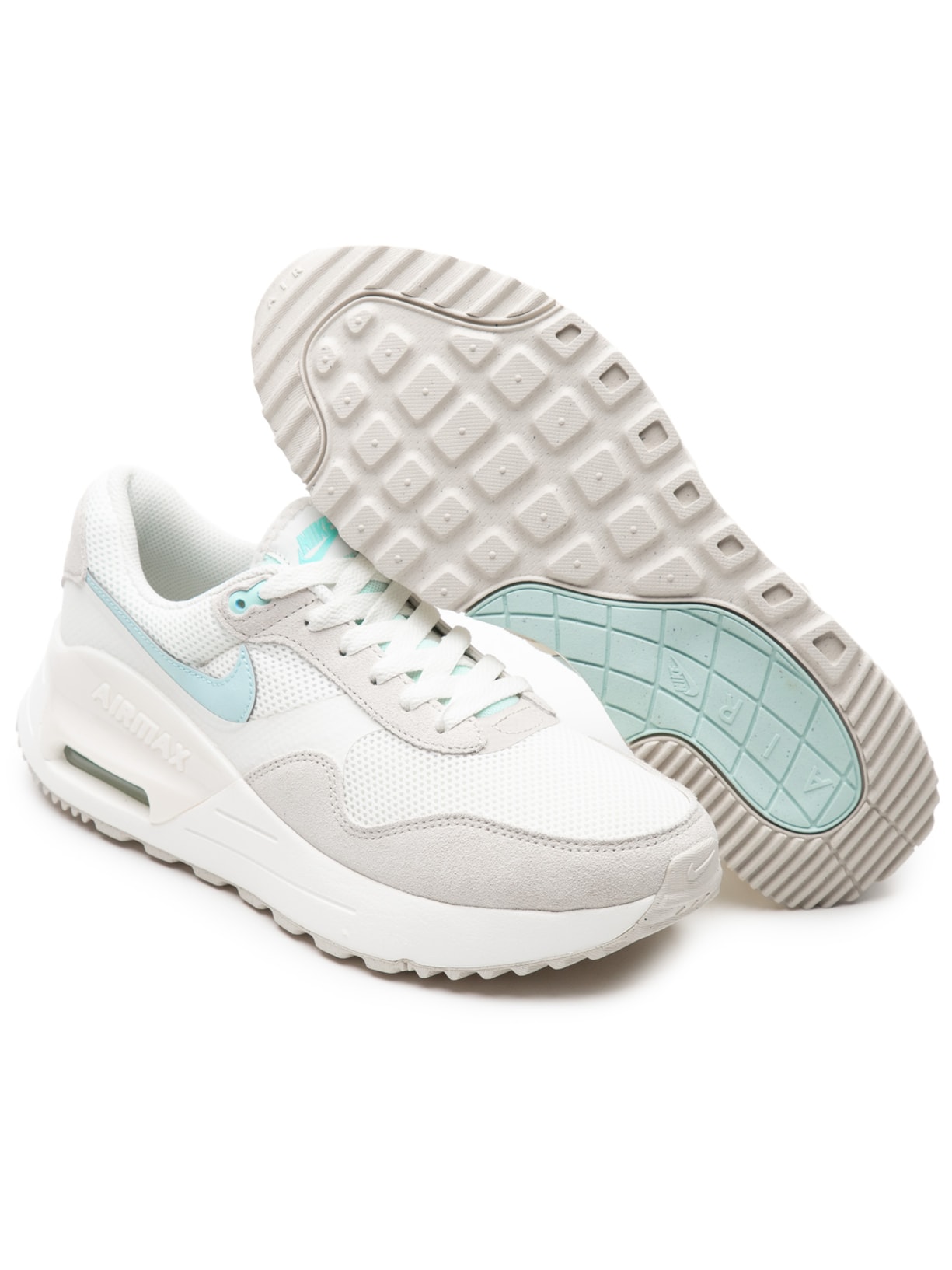 top-3-cua-hang-giay-sneaker-hang-hieu-chinh-hang-uy-tin-quan-9