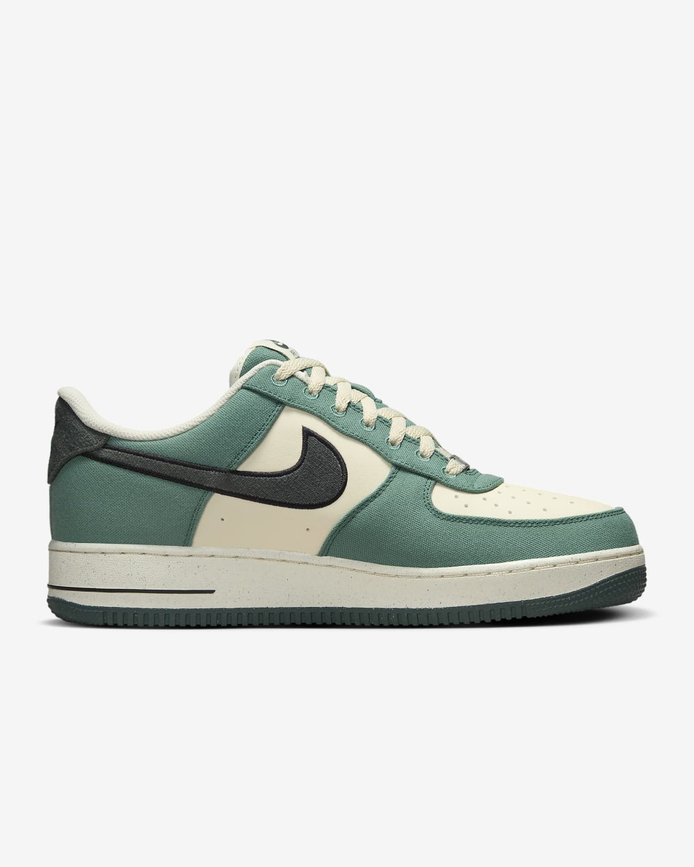 Nike Air Force 1 '07 LV8